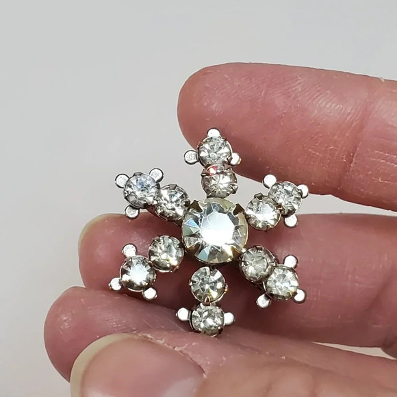 Vintage 50's Rhinestone Brooch Pin Riveted Starburst Star Snowflake retro - Picture 10 of 11